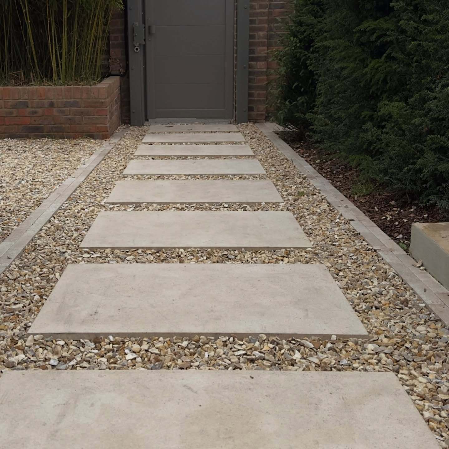 Stone stepping slabs set in gravel along a side return at Hampton Court